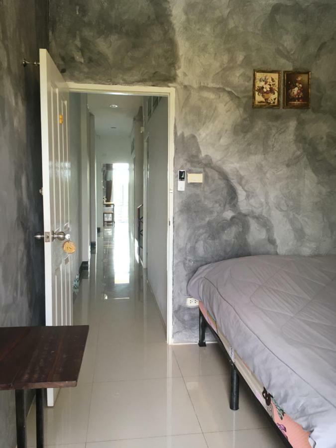 Innkhun House Urt Suratthani Airport Szuratthani Kültér fotó