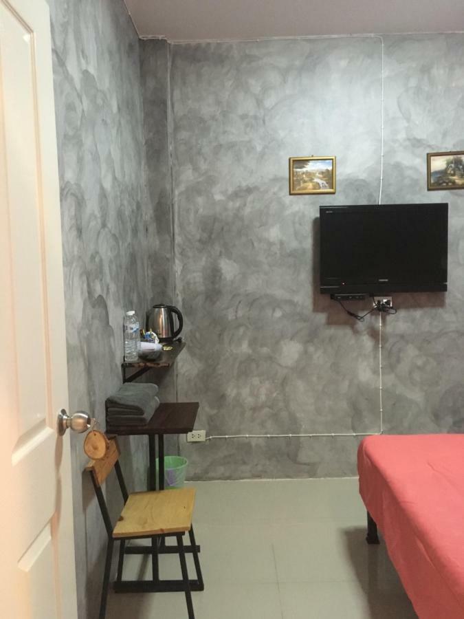 Innkhun House Urt Suratthani Airport Szuratthani Kültér fotó