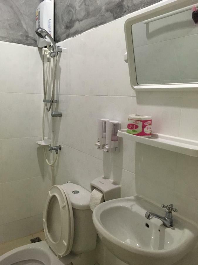 Innkhun House Urt Suratthani Airport Szuratthani Kültér fotó