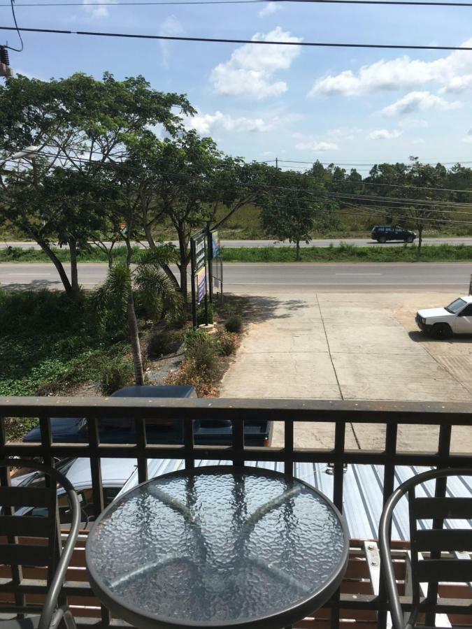 Innkhun House Urt Suratthani Airport Szuratthani Kültér fotó